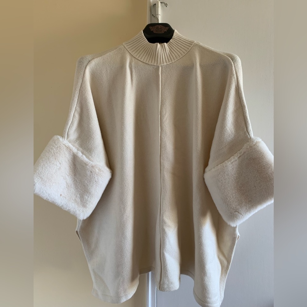 Extremely Soft Sweater With Extremely Soft Faux F… - image 1